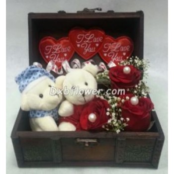 Roses in Box - by Dxb Flower